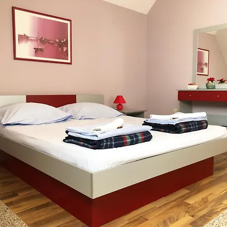 Aleksandra バイナ・バシュタ