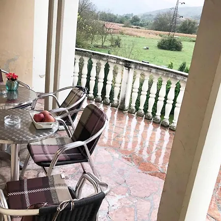 Aleksandra バイナ・バシュタ